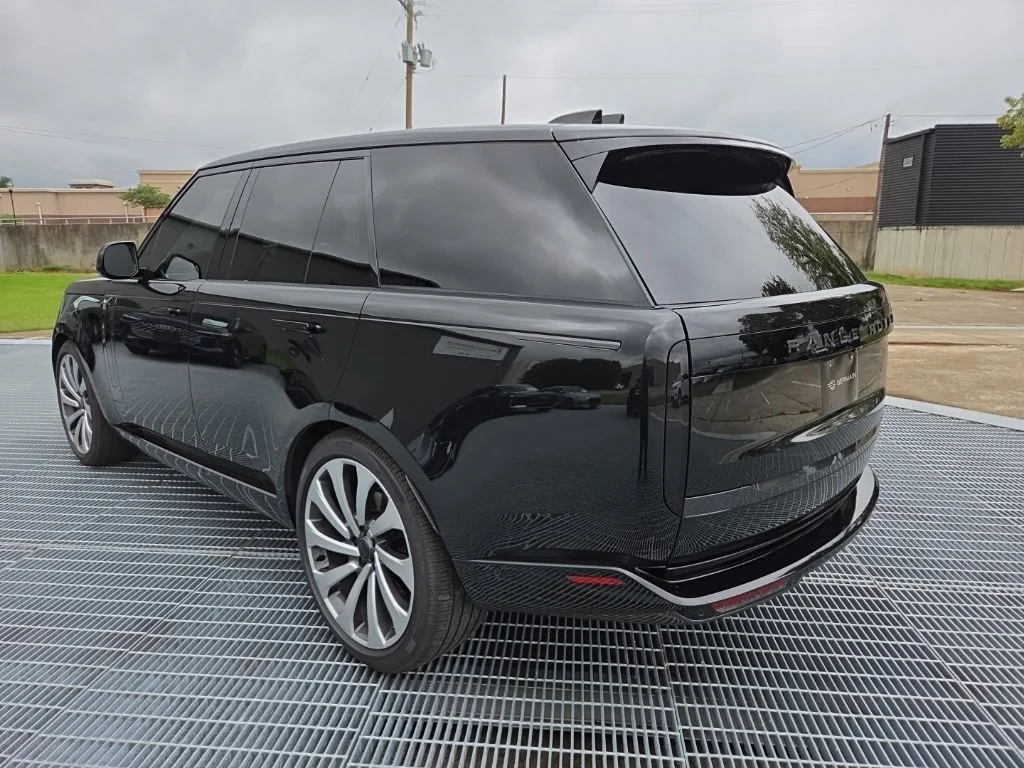 Certified Used 2026 Santorini Black Metallic Land Rover SE image 3
