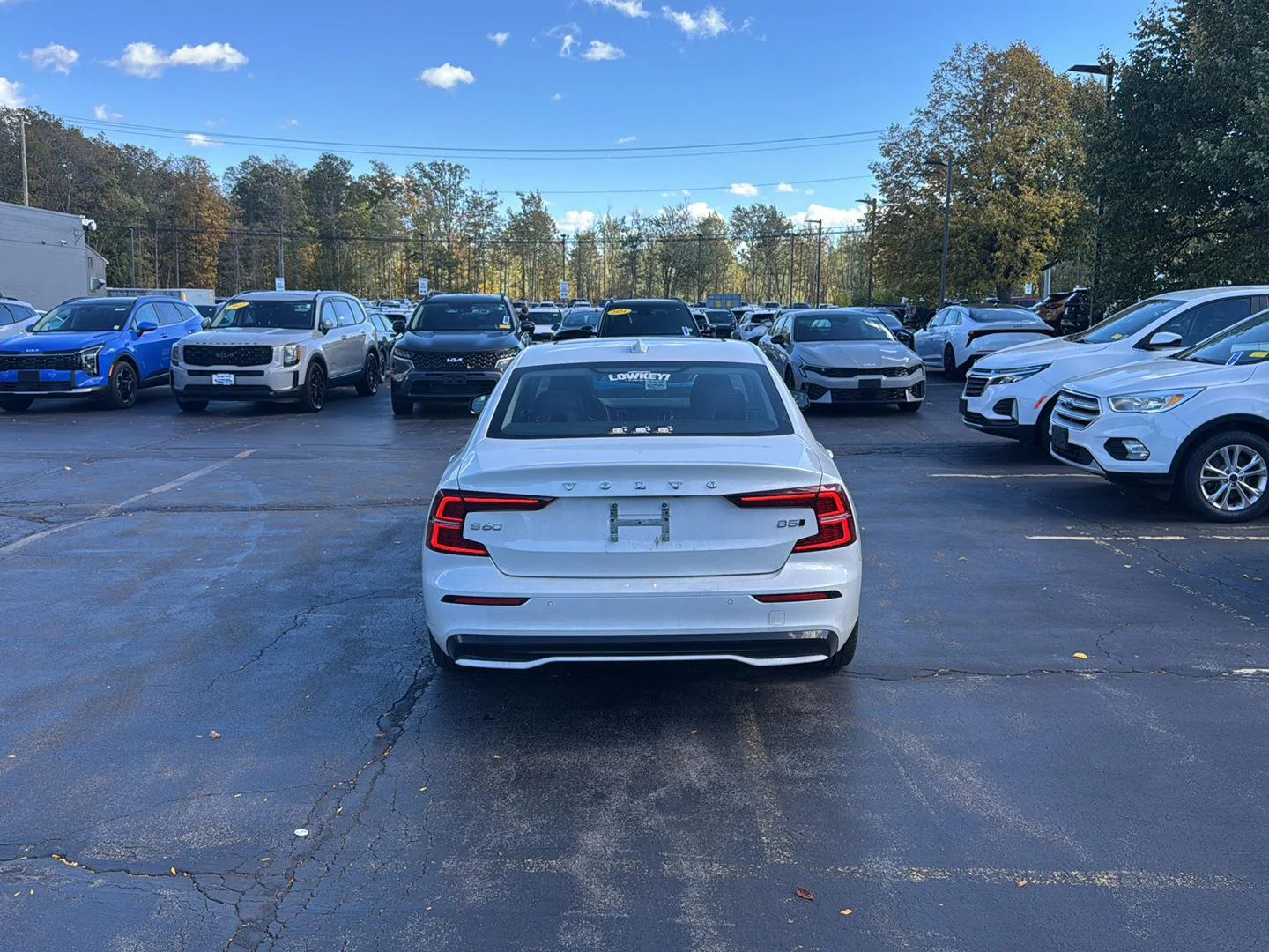 Used 2024 Crystal White Metallic Volvo Plus Dark Theme image 8