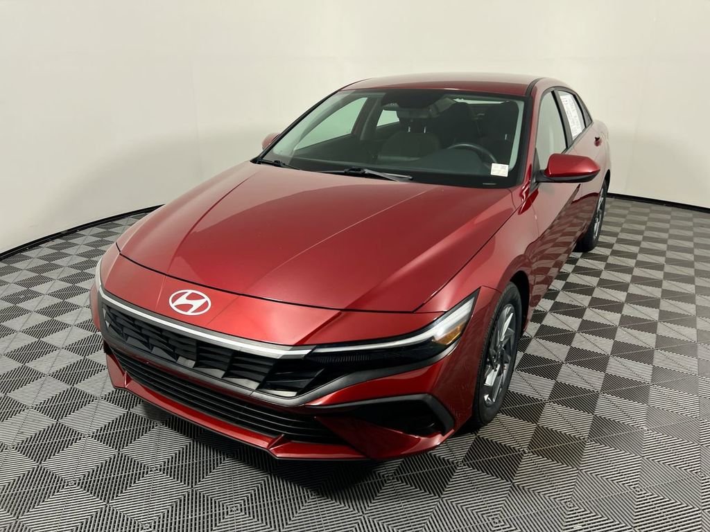 Used 2024 Red Hyundai SEL image 7