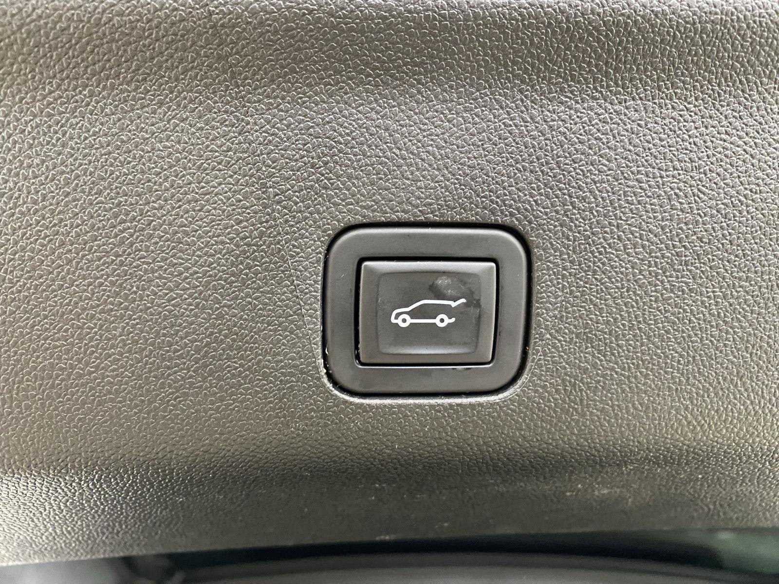 Used 2023 Onyx Black GMC Denali image 28