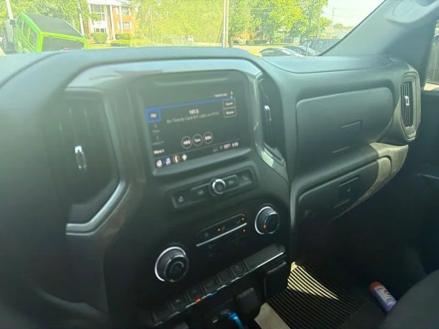 Used 2023 White Chevrolet Custom image 5
