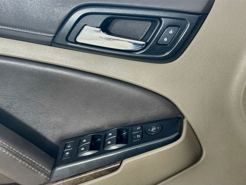 Used 2018 Iridescent Pearl Tricoat Chevrolet LT image 21