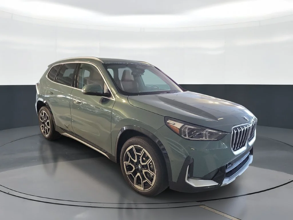 New 2027 Cape York Green Metallic BMW xDrive28i image 2