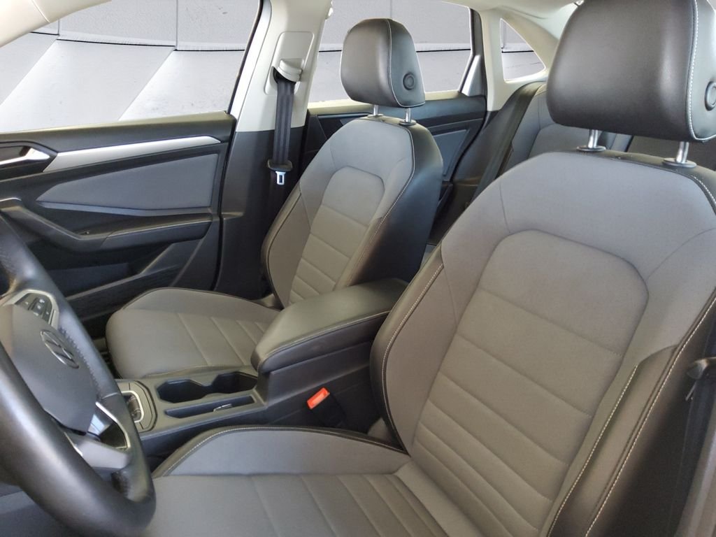 Used 2025  Volkswagen 1.5T SE image 8