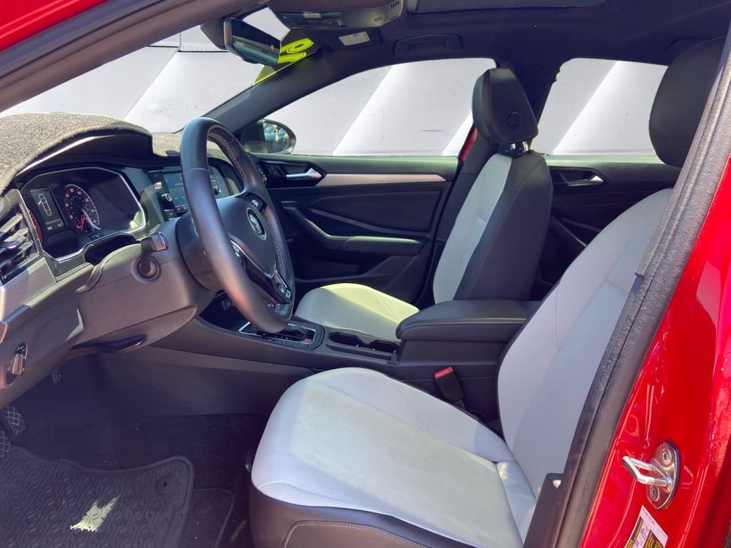 Used 2019  Volkswagen R-Line image 7