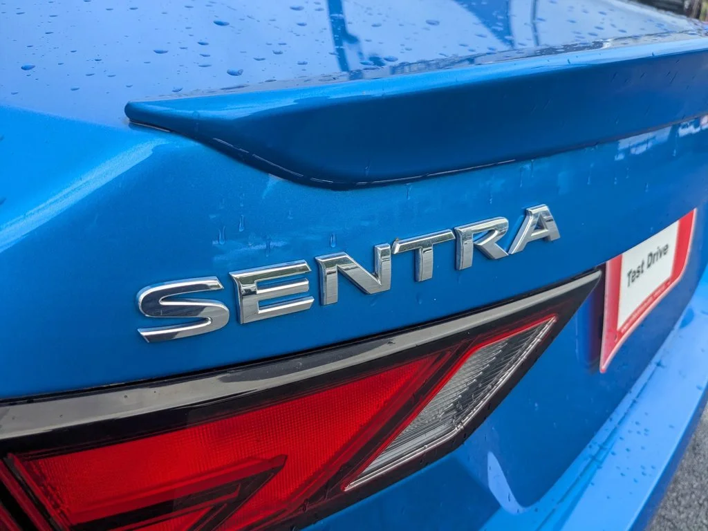 Used 2021 Electric Blue Metallic Nissan SR image 31