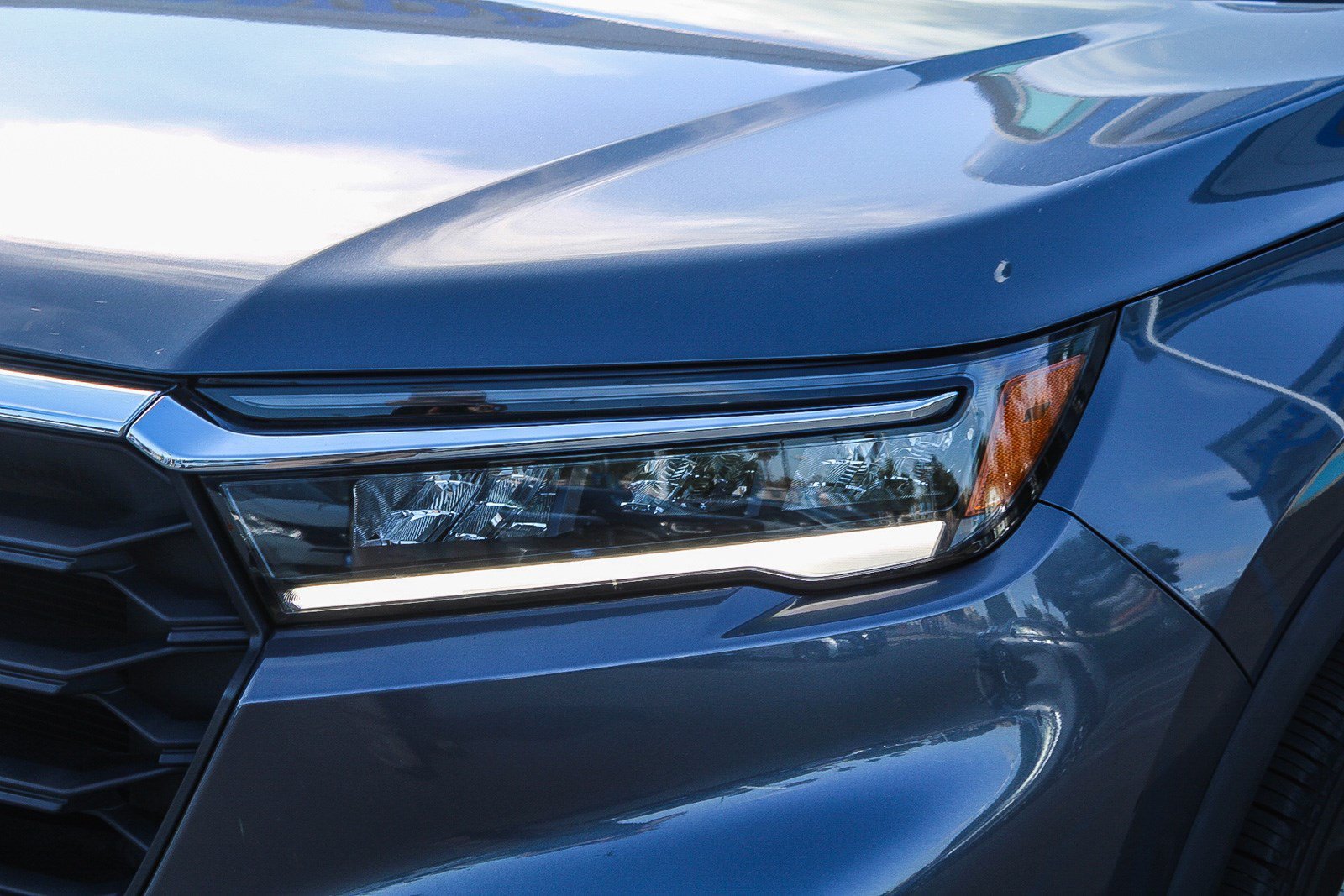 Certified Used 2025 Modern Steel Metallic Honda EX-L image 4