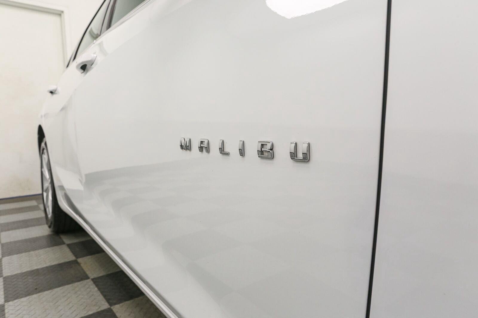 Used 2024 Summit White Chevrolet LT image 8