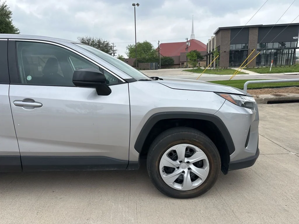 2024 Toyota RAV4 LE - Photo 7