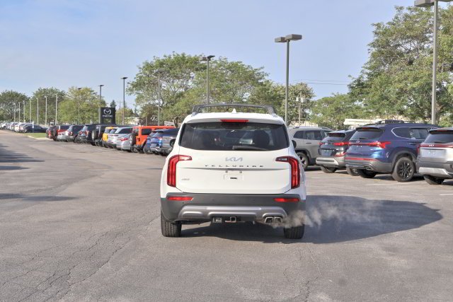 Used 2022 White Kia S image 4