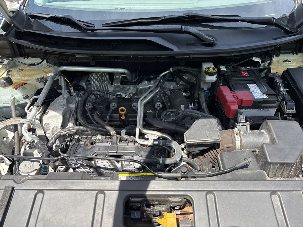 Used 2021 White Nissan SL image 12