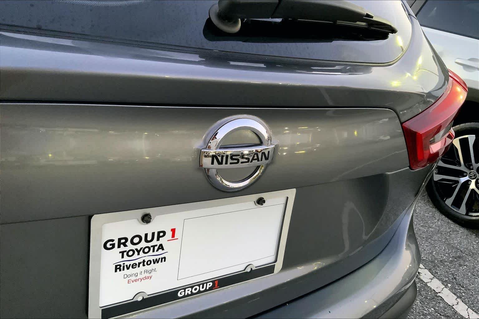 Used 2022 Gun Metallic Nissan S image 9