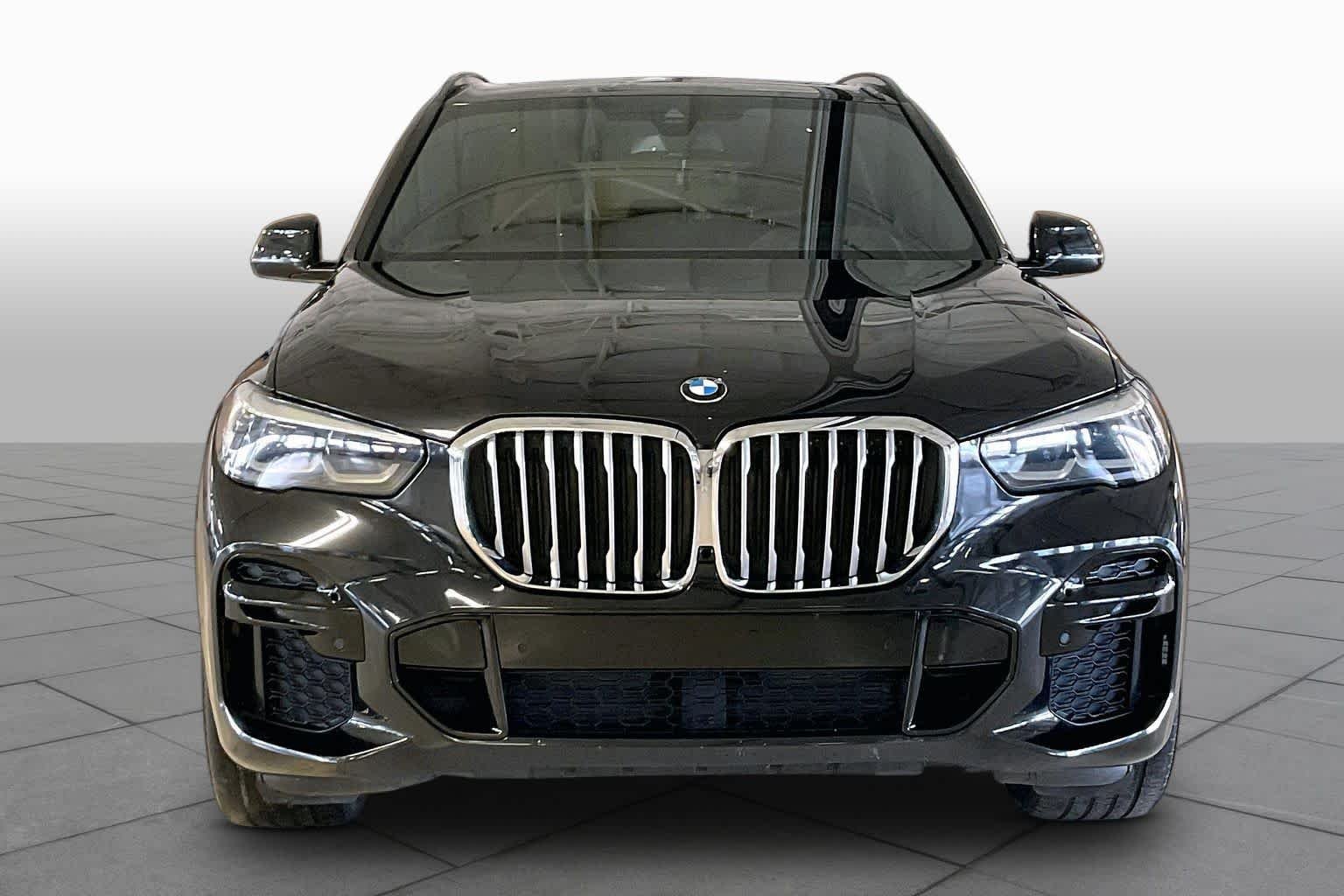 Used 2022 Black Sapphire Metallic BMW sDrive40i image 3