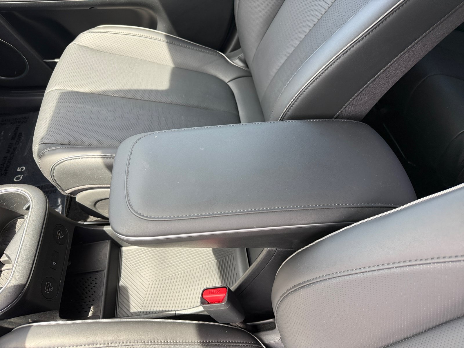 Certified Used 2024 Cyber Gray Hyundai Limited image 14