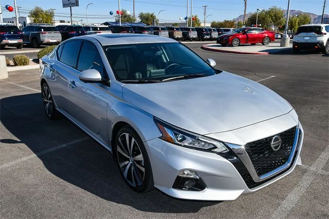 Used 2019 Silver Nissan 2.5 Platinum image 7