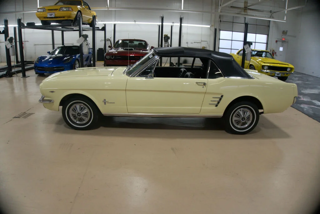 Used 1966 Yellow Ford  image 2