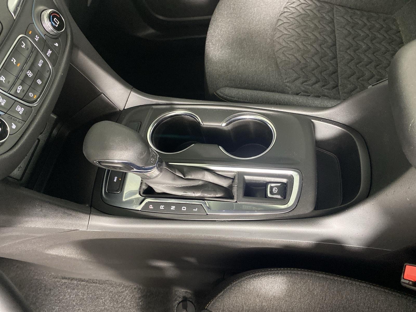 Used 2024 Summit White Chevrolet  image 22