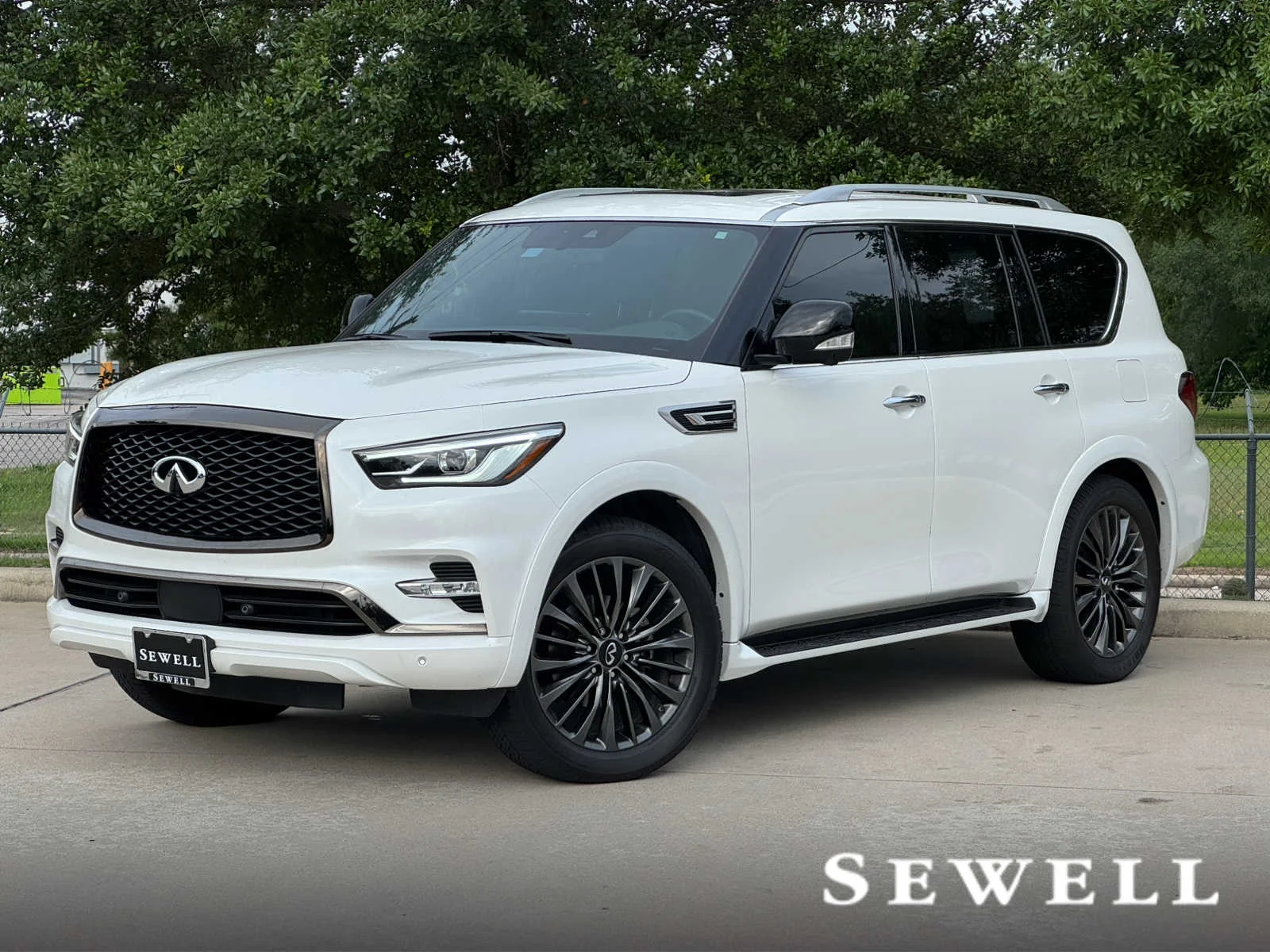 2024 INFINITI QX80 Sensory 4WD's photo