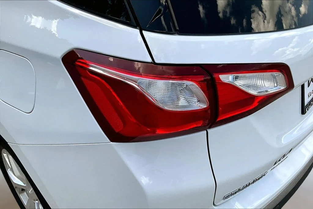 Used 2021 Summit White Chevrolet Premier image 22