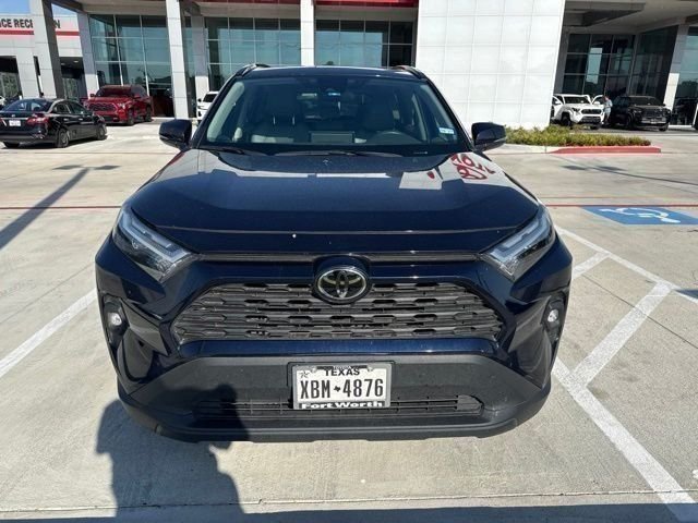 Used 2025  Toyota XLE Premium image 3