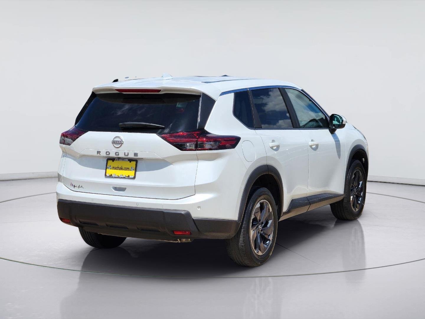 Used 2025 Everest White Pearl Nissan SV image 6