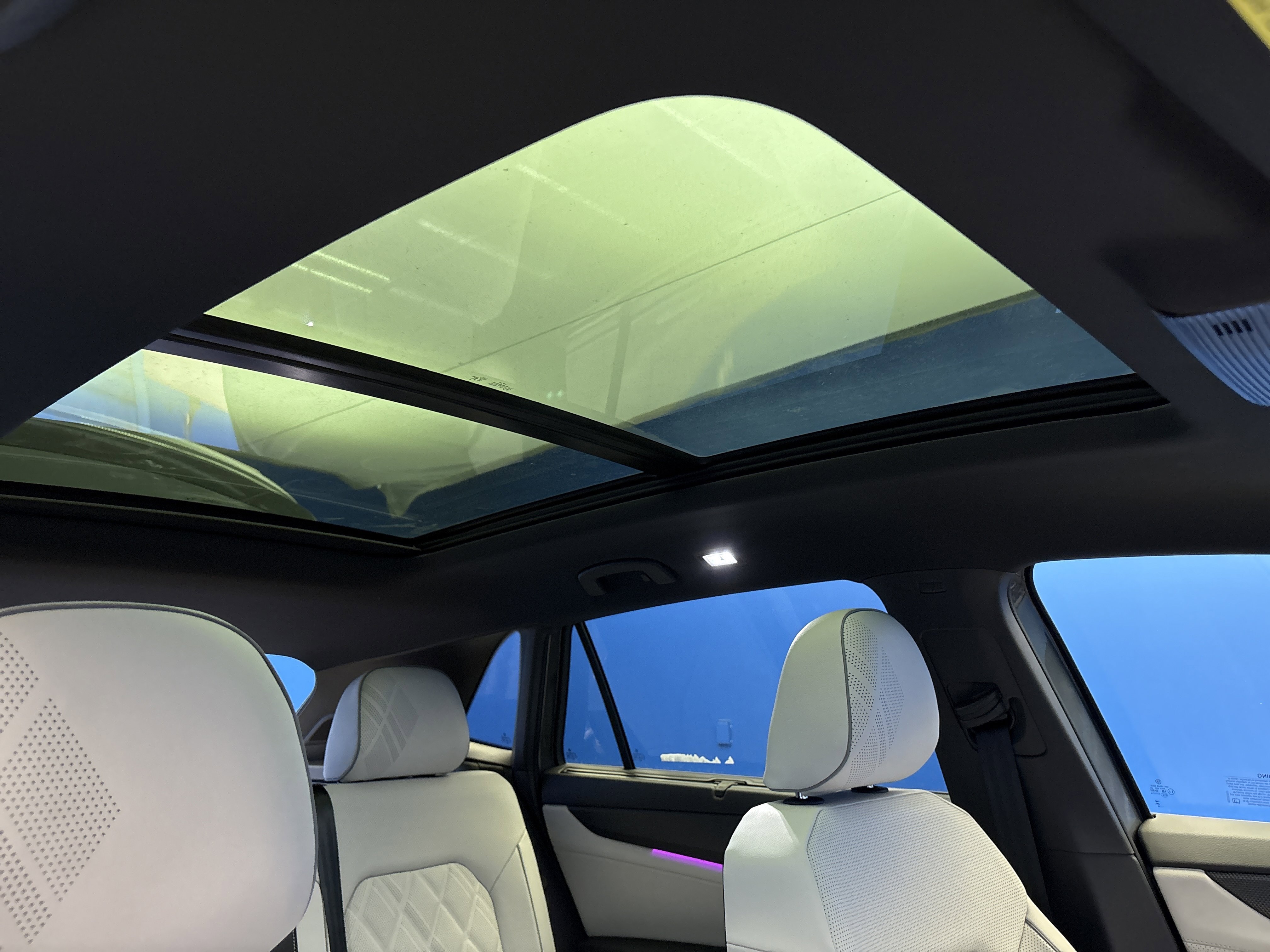 2025 Volkswagen Atlas Cross Sport SEL Premium R-LINE - Photo 25