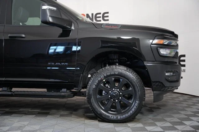 New 2026 Diamond Black Crystal Pearl-Coat Exterior Paint RAM Big Horn image 45
