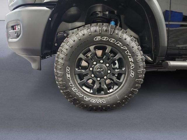 New 2026 Diamond Black Crystal Pearl-Coat Exterior Paint RAM Tradesman image 14