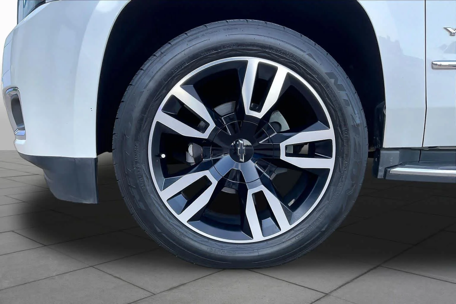 Used 2017 White Frost Tricoat GMC SLT image 11