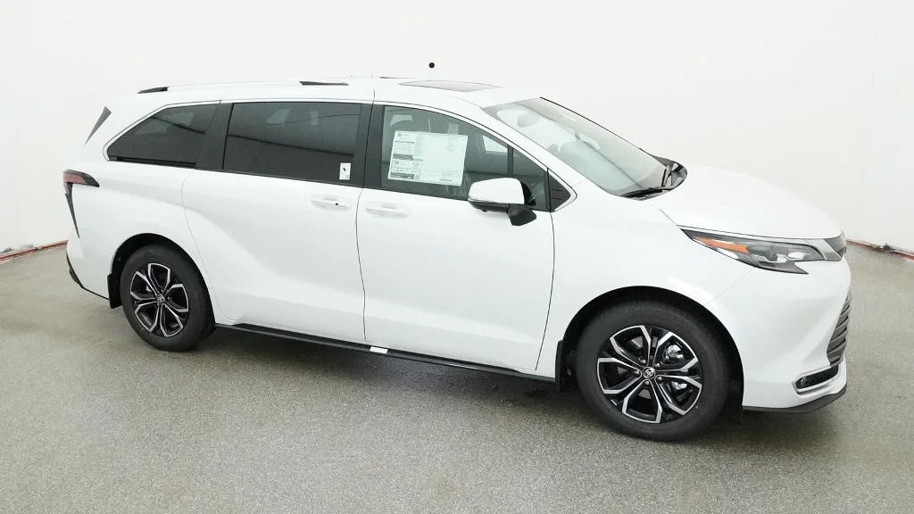 New 2026 Wind Chill Pearl Toyota Platinum image 12