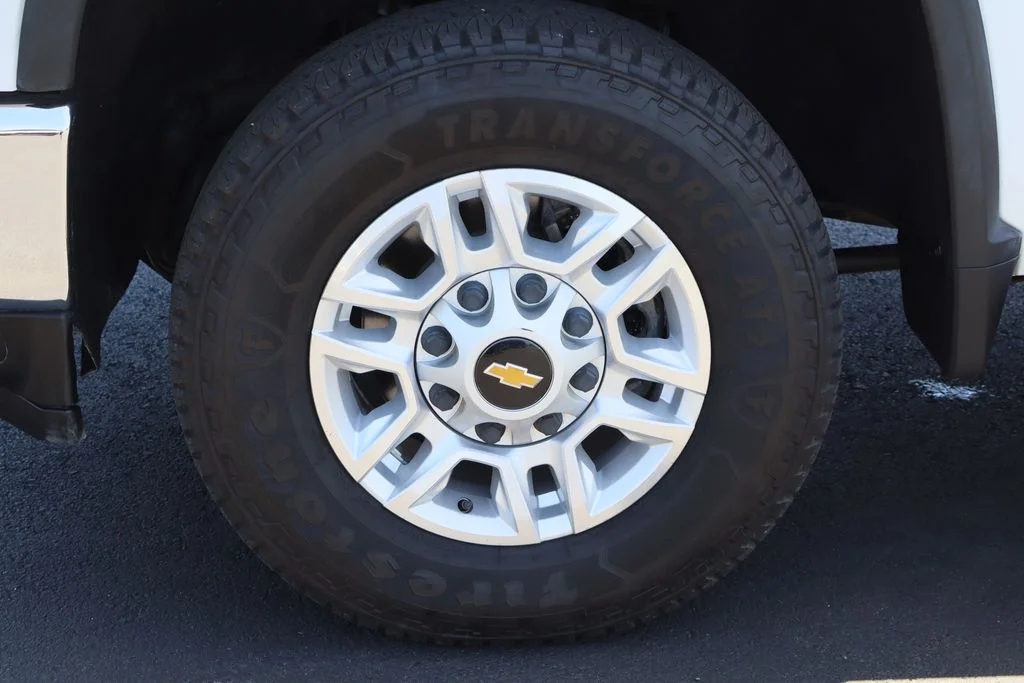 Used 2022 White Chevrolet LT image 30