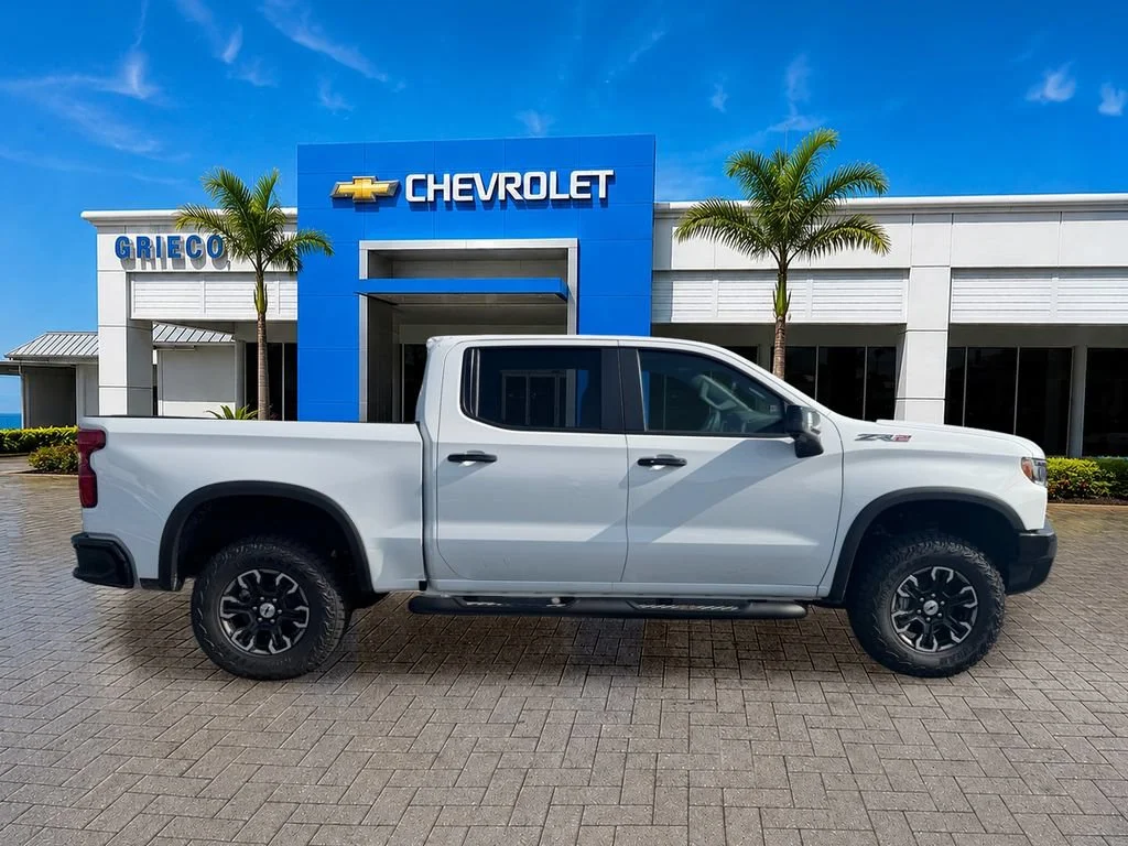 New 2026 Summit White Chevrolet ZR2 image 6