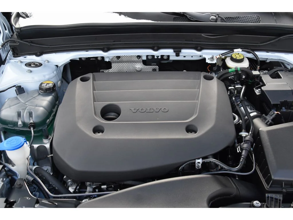 Used 2026 Cloud Blue Volvo Plus image 24
