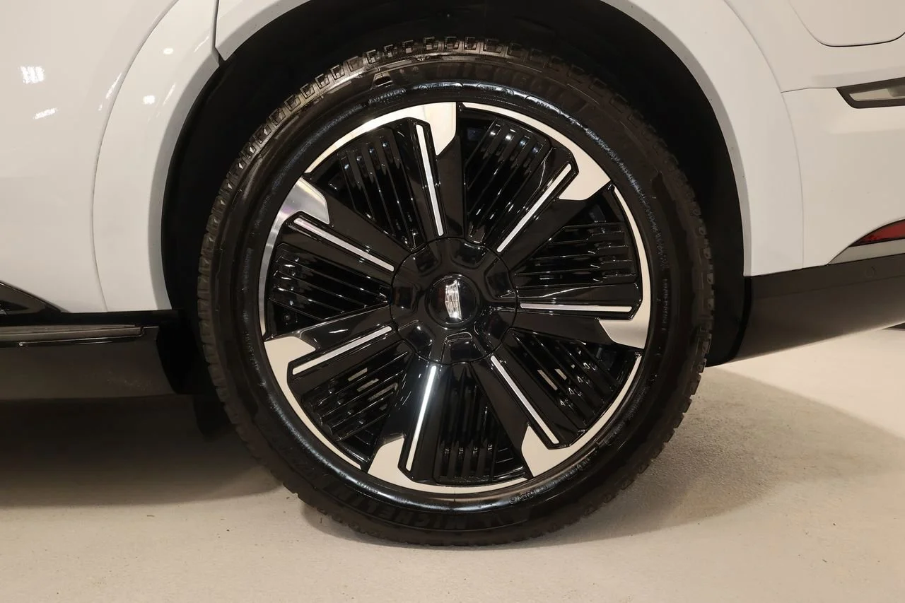 Certified Used 2026 Vibrant White Tricoat Cadillac Premium Sport image 36