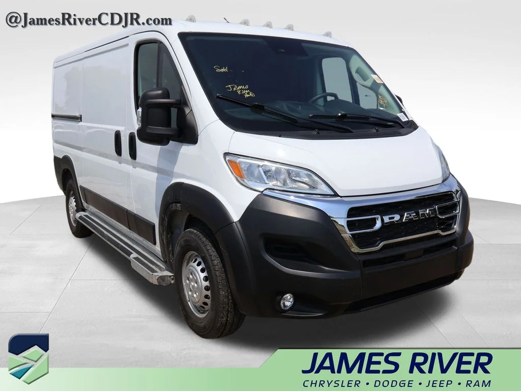 Used 2025 White Ram Base image 11