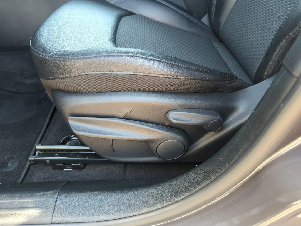 Used 2024 Gray Jeep Latitude image 13