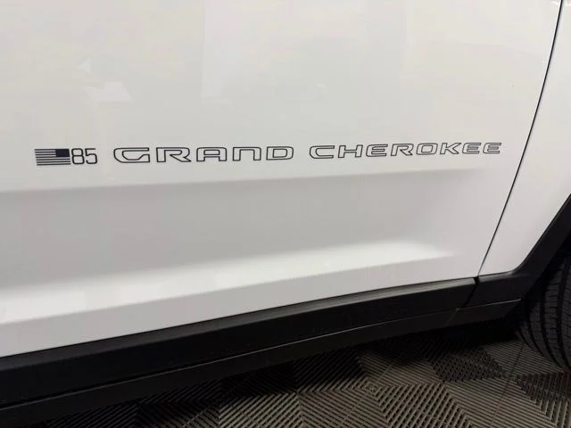 New 2026 Bright White Clear-Coat Exterior Paint Jeep 85th Anniversary Edition image 27