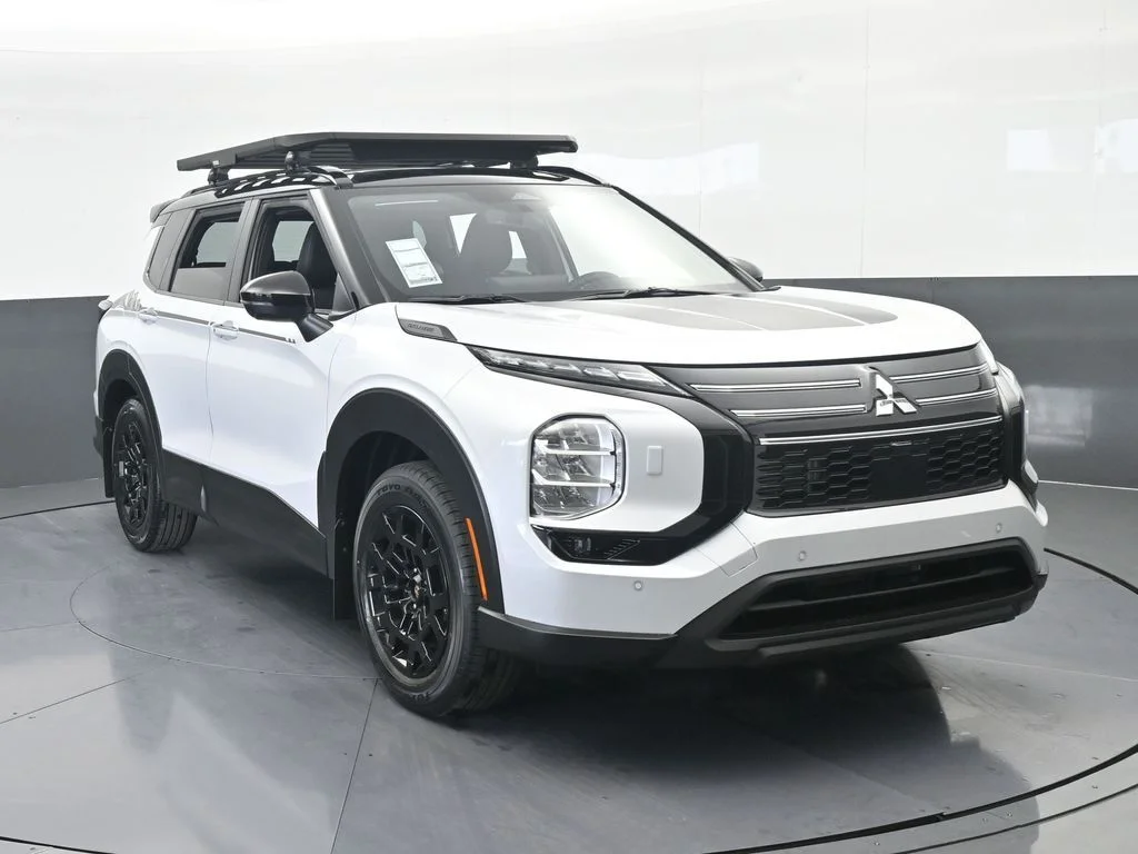 New 2026 White / Black Mitsubishi Trail Edition image 9