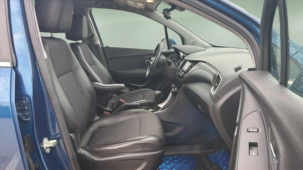 Used 2020 Pacific Blue Metallic Chevrolet LT image 11