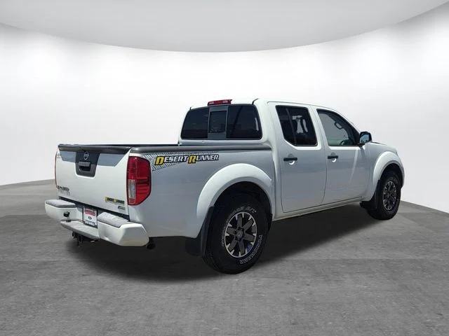 Used 2018 Glacier White Nissan SV image 4