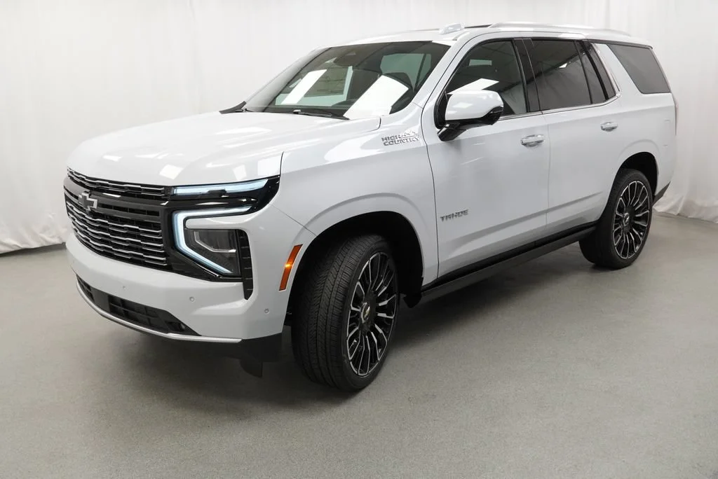 New 2026 Polar White Tricoat Chevrolet High Country image 4