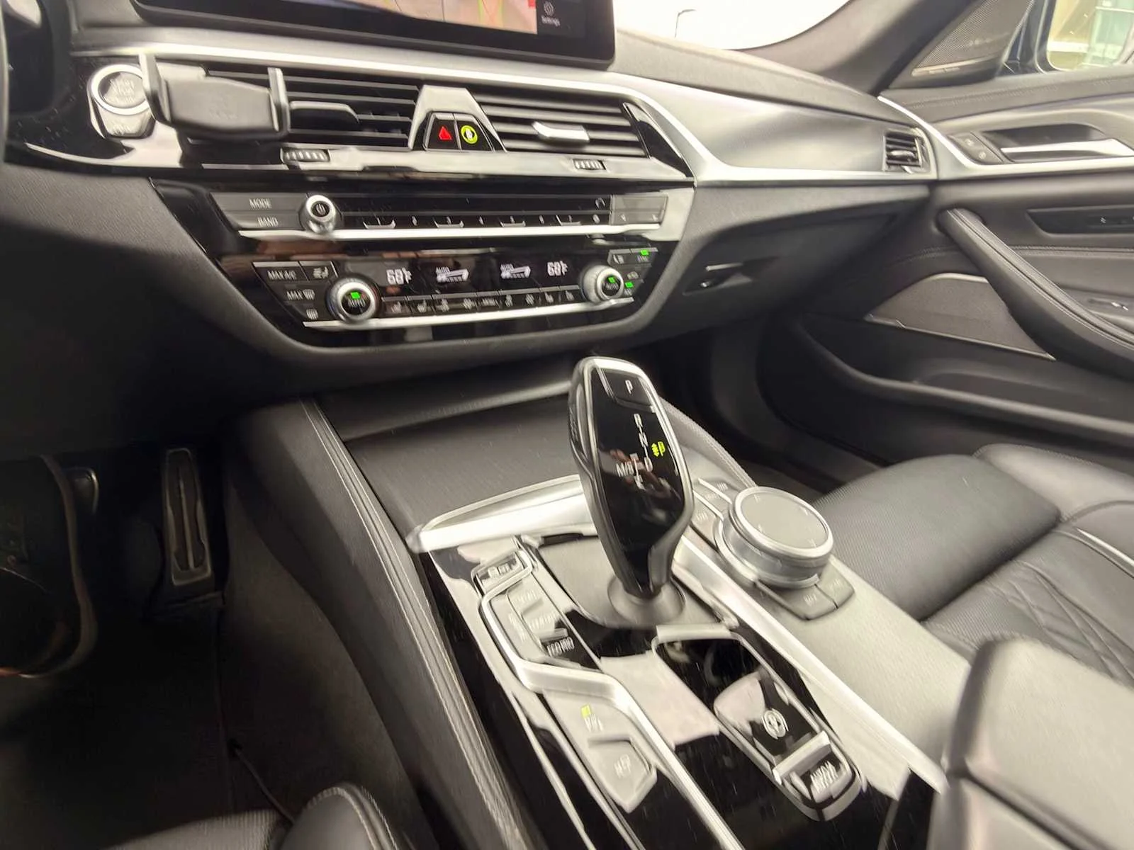 Used 2022 Tanzanite Blue II Metallic BMW M550i xDrive image 22
