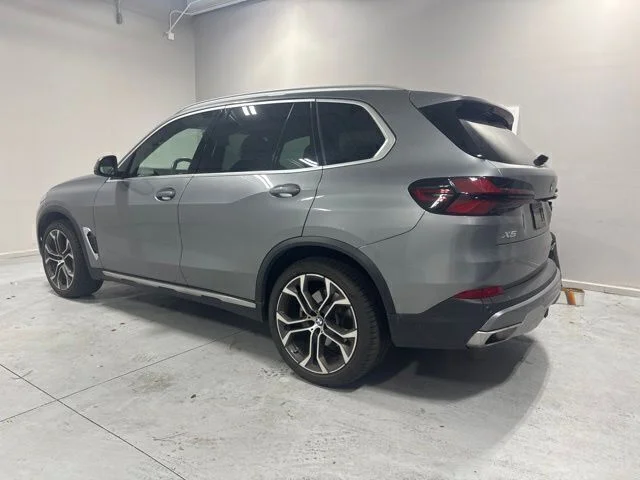 Used 2024 Gray BMW xDrive40i image 8