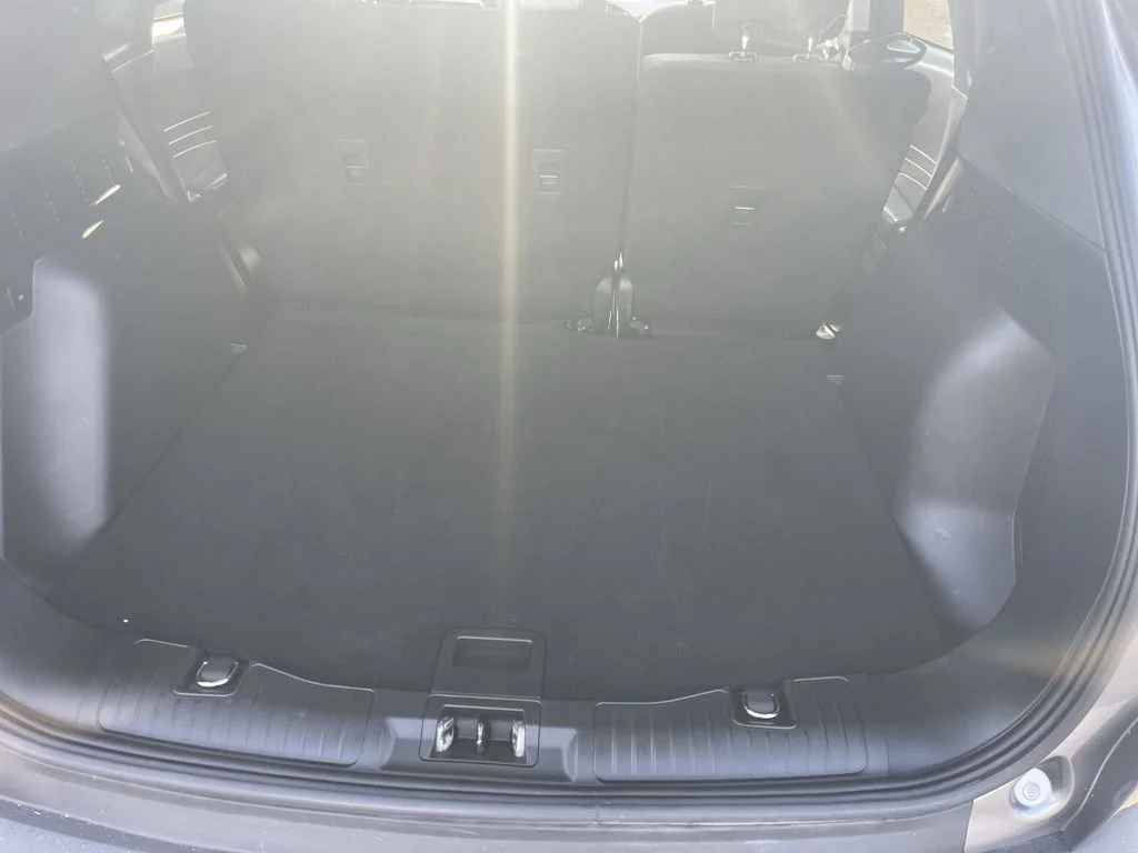 Used 2022 Gray Ford SE image 23