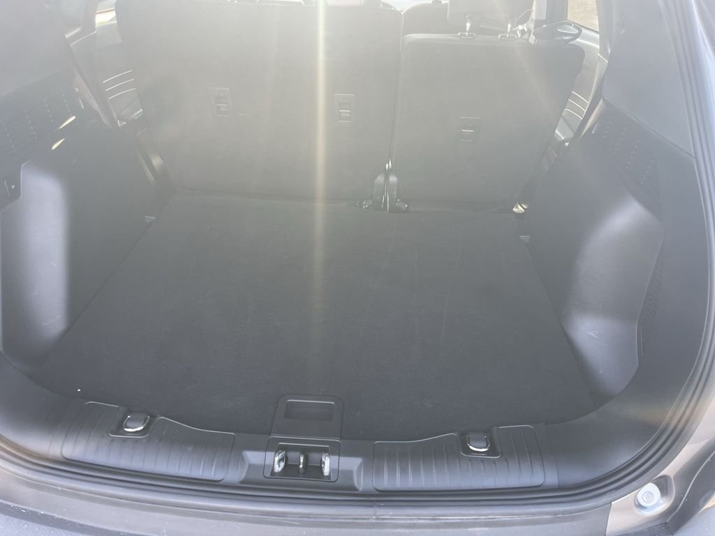 Used 2022 Gray Ford SE image 23
