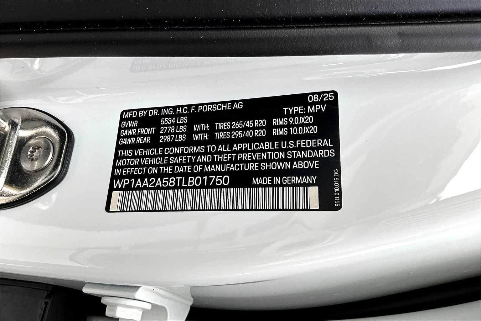 2026 Porsche Macan - Photo 26