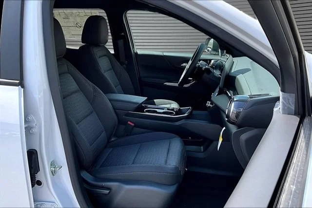 New 2027 Summit White Chevrolet LT image 11