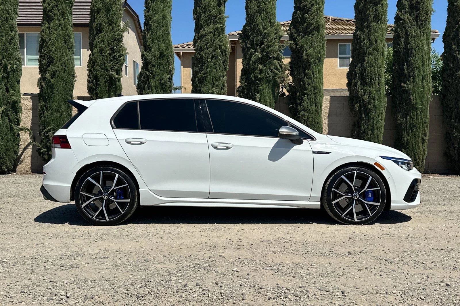 Used 2022  Volkswagen 4DR image 3