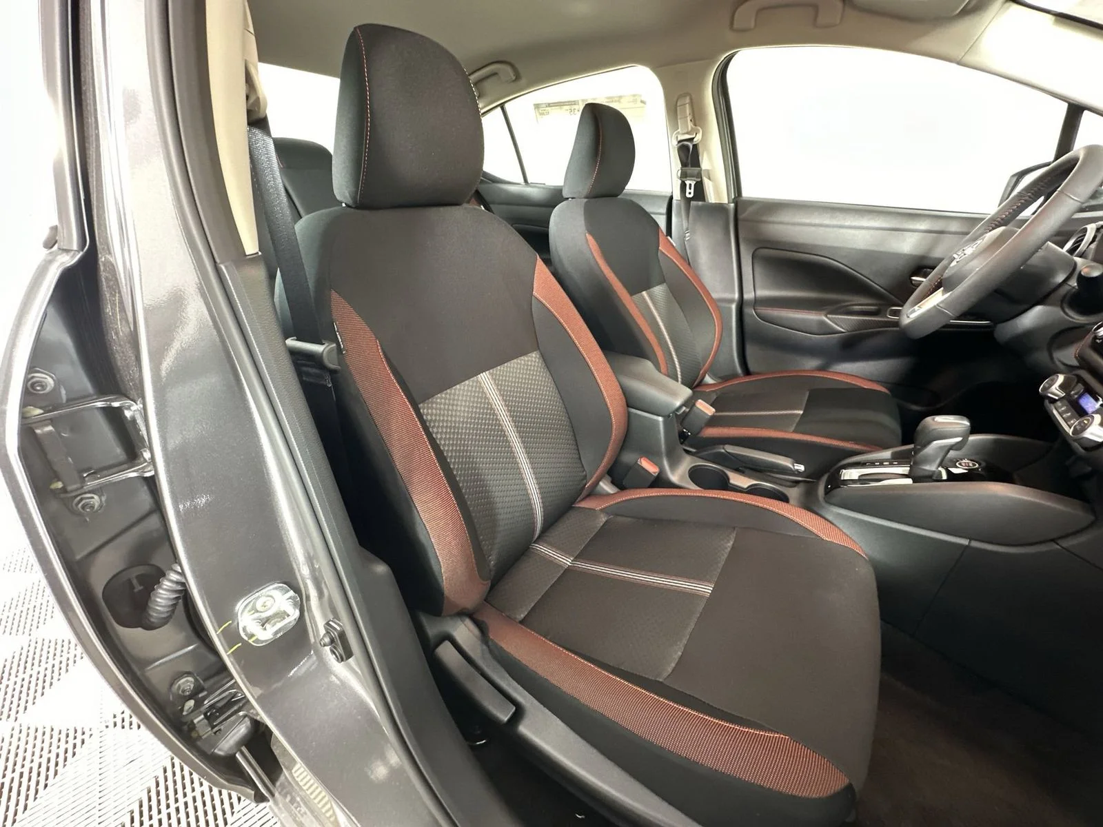 2025 Nissan Versa Sedan SR - Photo 27