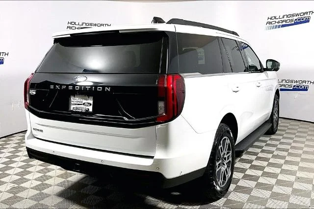 Used 2025 Oxford White Ford Active image 36